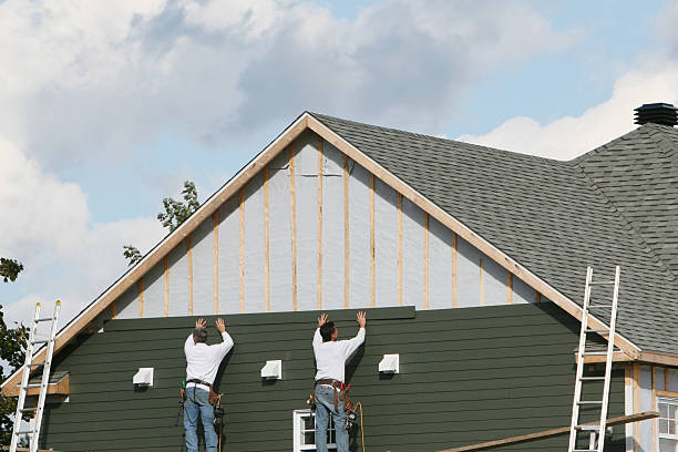 Professional Siding technician working in Corinth, TX